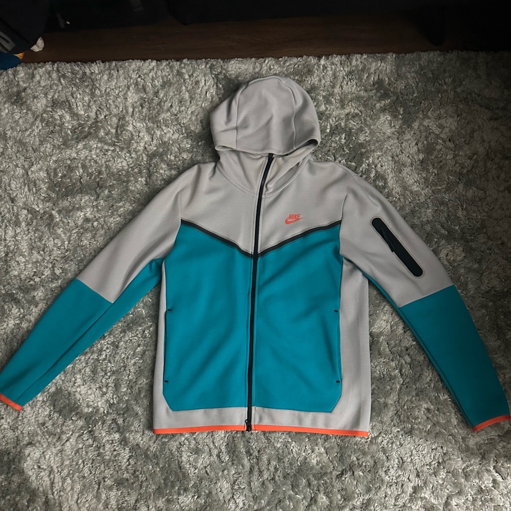 Nike tech size medium great condition worn a couple of times